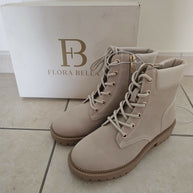 Cream ankle boots - Flora bella