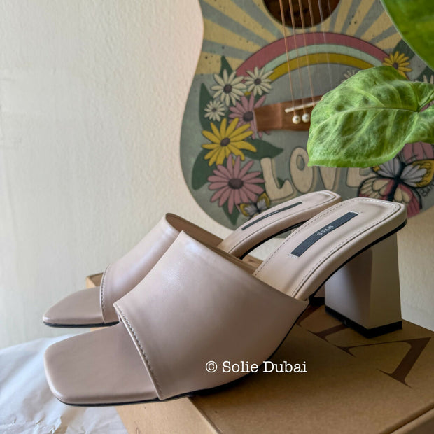👡 Pastel Pink Sandals – Cute & Easy to Style