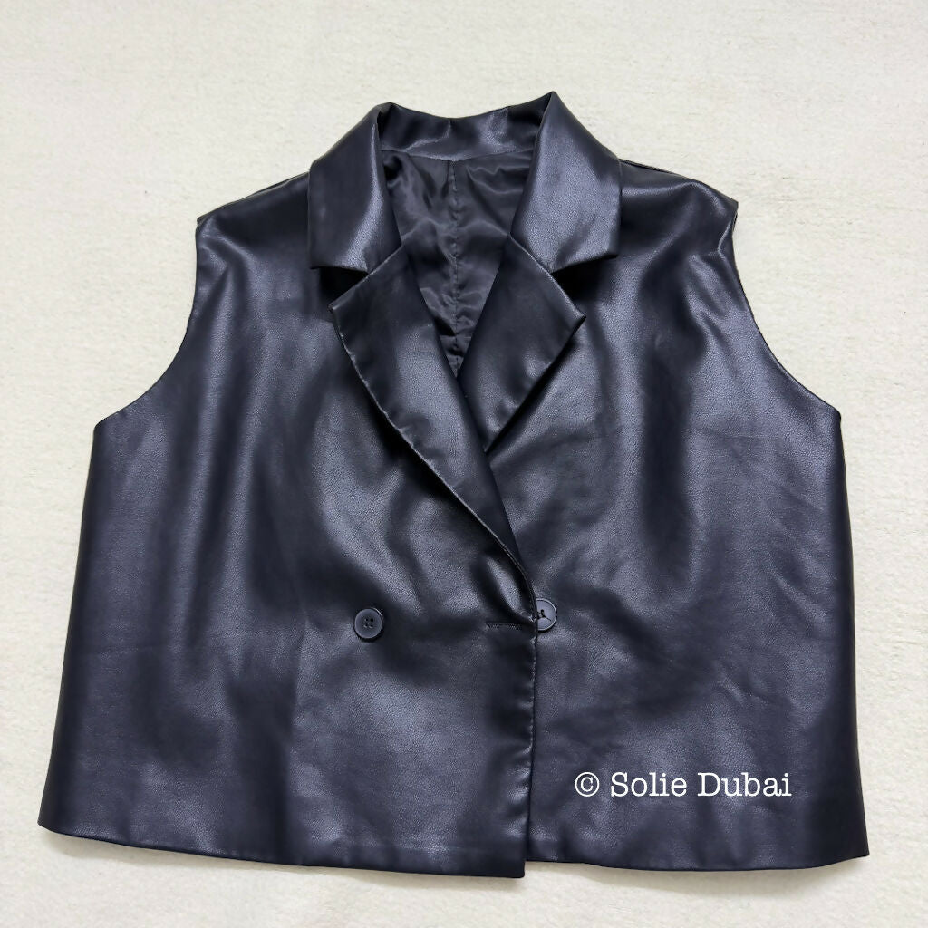 🖤 Black Leather Gilet – Timeless & Trendy 🖤