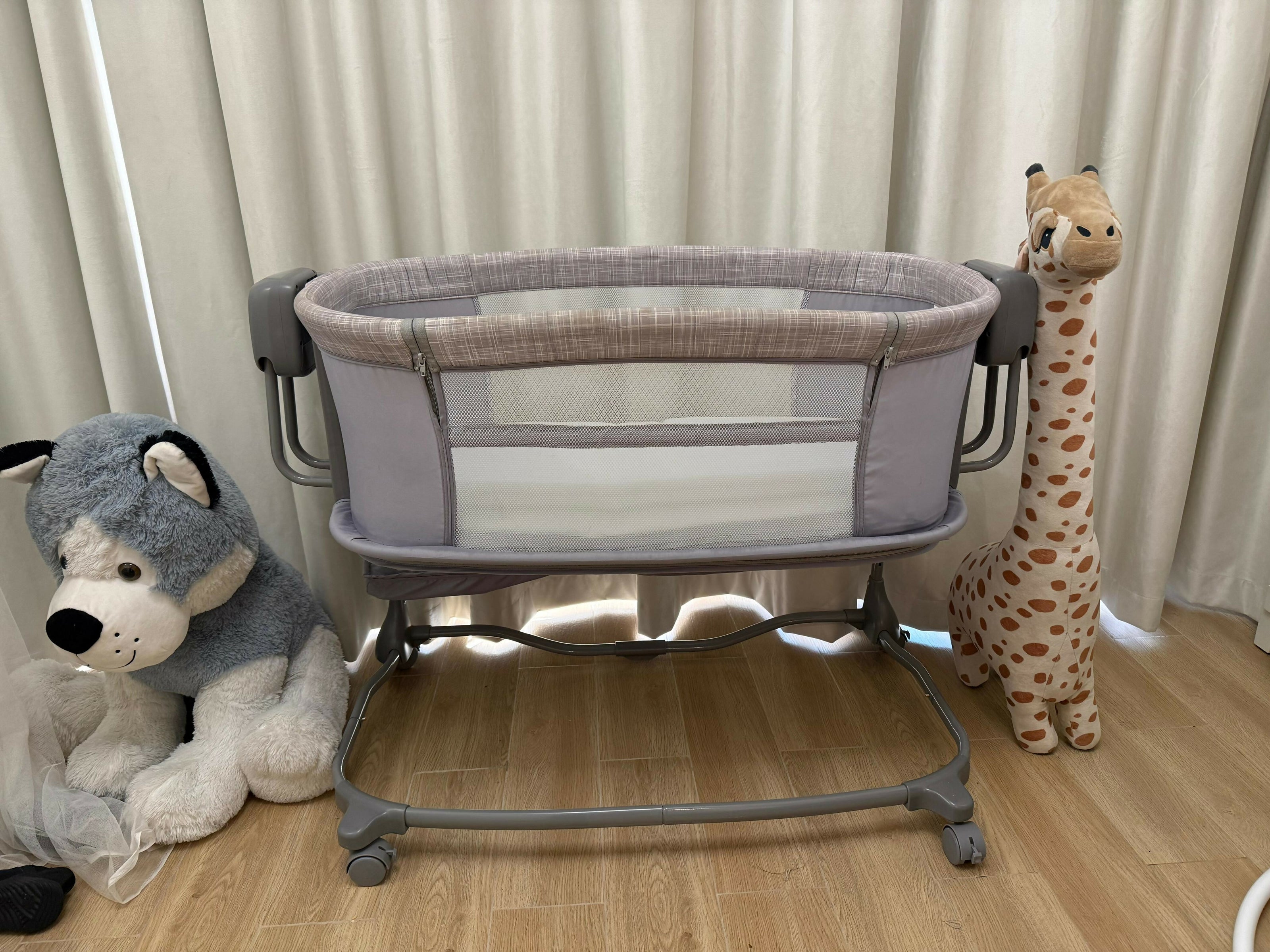 Mastela automatic baby swing craddle/cot