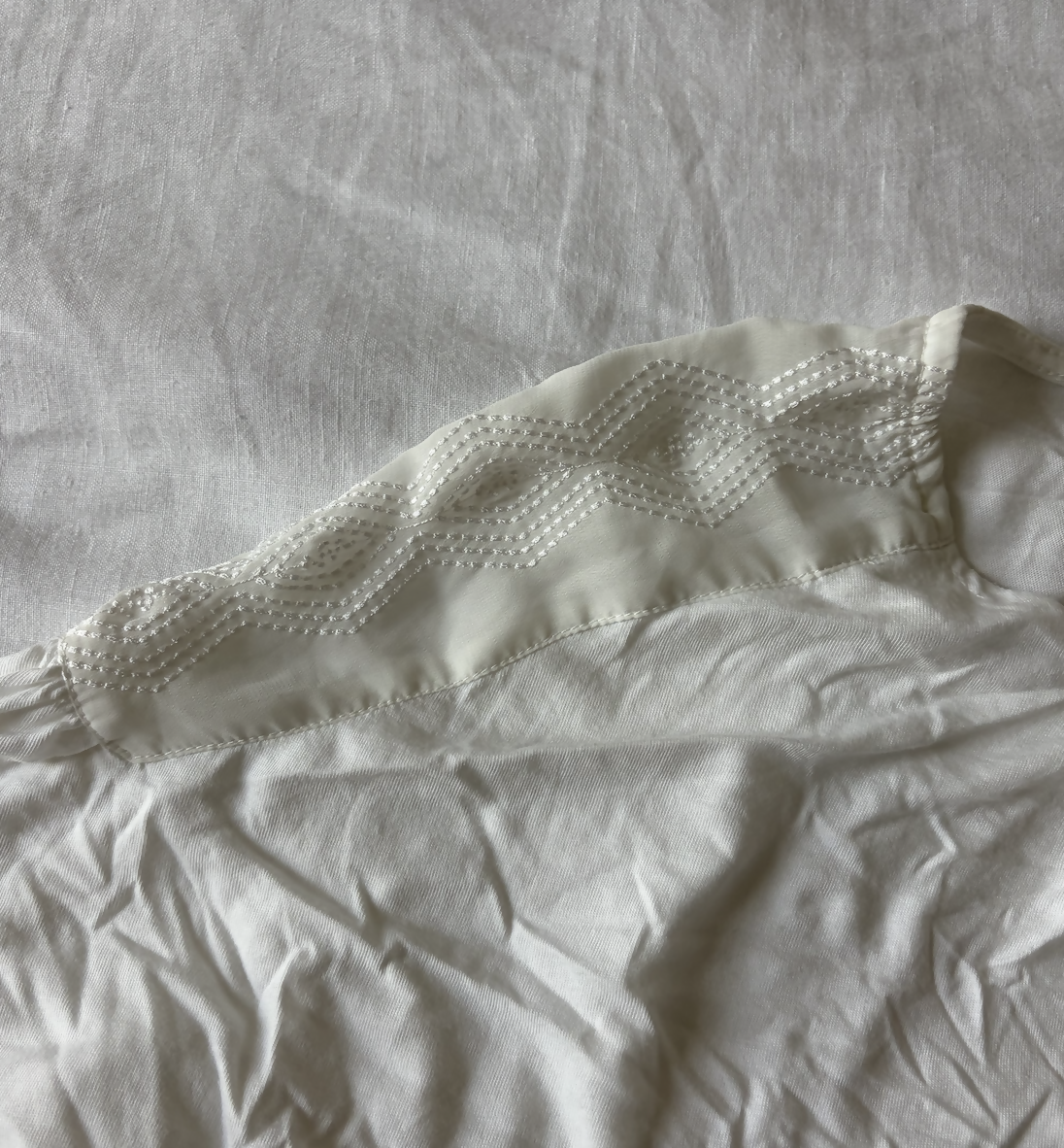 Banana Republic White Tshirt